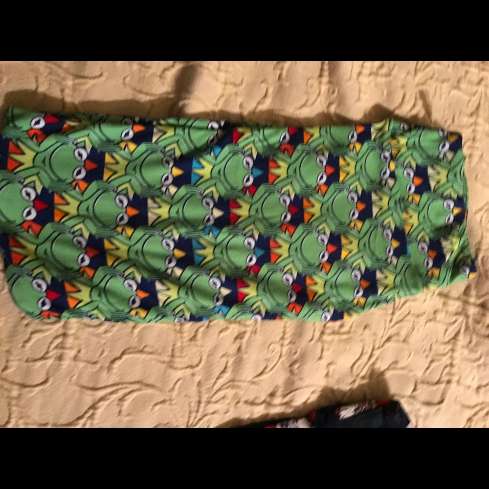 Lularoe OS Kermit leggings